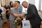 Dyrektor Domu Kultury w Pilźnie Andrzej Kozik składa gratulacje Dyrekcji MOK w Brzesku MOK Brzesko
