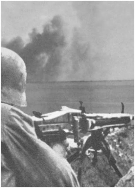 Staowisko MG42 na plaży w Normandii 6 VI 1944 r.